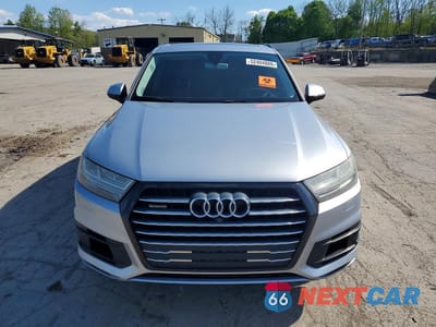 Piąte zdjęcie samochodu w środku: 2017 AUDI Q7 PRESTIGE VIN:WA1VAAF74HD003821 - miniatura