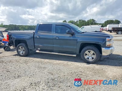 Czwarte zdjęcie samochodu z boku: 2018 CHEVROLET SILVERADO C1500 LT VIN:3GCPCRECXJG467551 - miniatura
