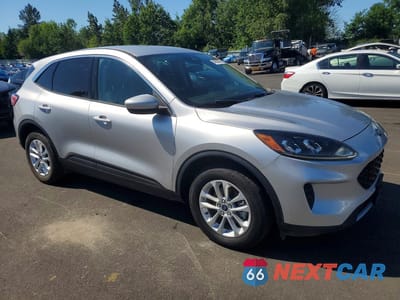 Czwarte zdjęcie samochodu z boku: 2020 FORD ESCAPE SE VIN:1FMCU9G65LUA11908 - miniatura