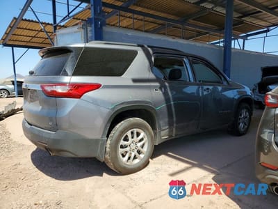 Trzecie zdjęcie samochodu z tyłu: 2021 CHEVROLET TRAVERSE LT VIN:1GNERGKW1MJ239019 - miniatura