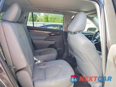 Zdjęcie 11 z 13 samochodu: 2022 TOYOTA HIGHLANDER PLATINUM VIN:5TDFZRBHXNS196413 - miniatura
