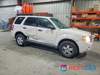 Czwarte zdjęcie samochodu z boku: 2010 FORD ESCAPE XLT VIN:1FMCU0DG9AKC68846 - miniatura