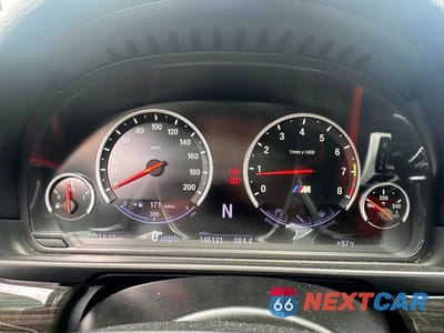 Zdjęcie 8 z 10 samochodu: 2013 BMW M5 VIN:WBSFV9C57DD095641 - miniatura