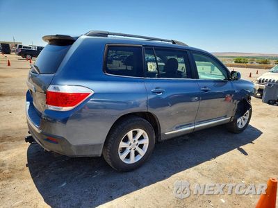 Trzecie zdjęcie samochodu z tyłu: 2012 TOYOTA HIGHLANDER BASE VIN:5TDBK3EH9CS119590 - miniatura