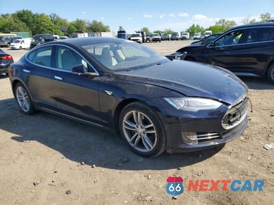 Czwarte zdjęcie samochodu z boku: 2014 TESLA MODEL S VIN:5YJSA1H12EFP41588 - miniatura