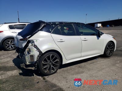 Trzecie zdjęcie samochodu z tyłu: 2021 TOYOTA COROLLA XSE VIN:JTNA4MBE7M3126039 - miniatura
