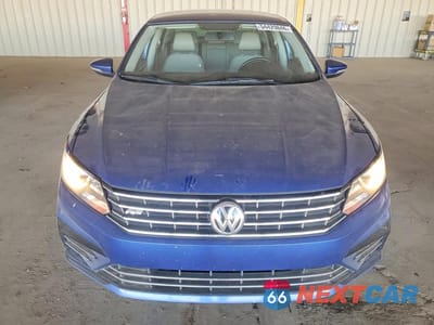 Piąte zdjęcie samochodu w środku: 2017 VOLKSWAGEN PASSAT R-LINE VIN:1VWDT7A37HC000689 - miniatura