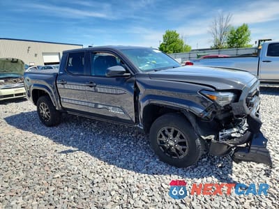 Czwarte zdjęcie samochodu z boku: 2025 TOYOTA TACOMA SR5 VIN:3TMLB5JN6SM092651 - miniatura