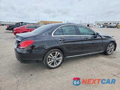 Trzecie zdjęcie samochodu z tyłu: 2019 MERCEDES-BENZ C 300 VIN:55SWF8DB2KU287671 - miniatura