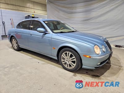 Czwarte zdjęcie samochodu z boku: 2003 JAGUAR S-TYPE VIN:SAJEA01U93HM92992 - miniatura
