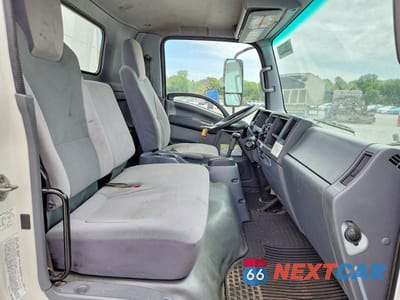 Zdjęcie 11 z 14 samochodu: 2019 ISUZU NPR HD - BOX TRUCK VIN:JALC4W161K7008009 - miniatura