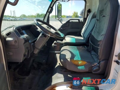 Zdjęcie 7 z 12 samochodu: 2004 ISUZU NPR BOX TRUCK VIN:JALB4B14147003933 - miniatura