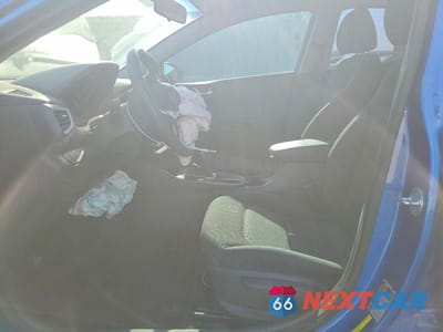 Zdjęcie 7 z 13 samochodu: 2018 HYUNDAI IONIQ BLUE VIN:KMHC65LCXJU102426 - miniatura