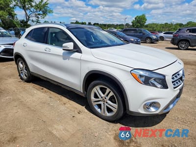 Czwarte zdjęcie samochodu z boku: 2019 MERCEDES-BENZ GLA 250 4MATIC VIN:WDCTG4GB1KJ602419 - miniatura