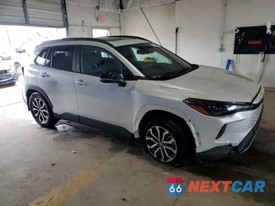Czwarte zdjęcie samochodu z boku: 2026 TOYOTA COROLLA CROSS HYBRID SE VIN:7MUFBABG2TV097472 - miniatura
