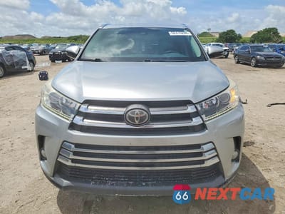 Piąte zdjęcie samochodu w środku: 2017 TOYOTA HIGHLANDER HYBRID LE VIN:5TDDZRFH0HS446196 - miniatura