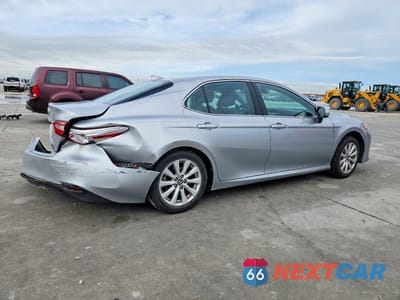 Trzecie zdjęcie samochodu z tyłu: 2020 TOYOTA CAMRY LE VIN:4T1C11AK5LU328670 - miniatura