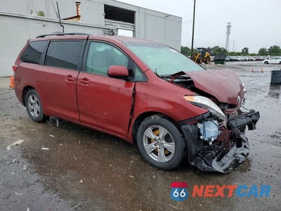 Czwarte zdjęcie samochodu z boku: 2016 TOYOTA SIENNA LE VIN:5TDKK3DC4GS716934 - miniatura