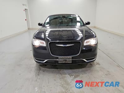 Piąte zdjęcie samochodu w środku: 2022 CHRYSLER 300 TOURING VIN:2C3CCARG0NH205531 - miniatura