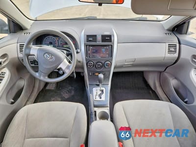 Zdjęcie 8 z 13 samochodu: 2010 TOYOTA COROLLA LE VIN:2T1BU4EE2AC501200 - miniatura