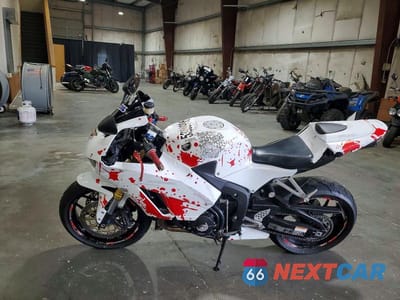Trzecie zdjęcie samochodu z tyłu: 2024 HONDA CBR600 RR VIN:JH2PC40J9RK100631 - miniatura