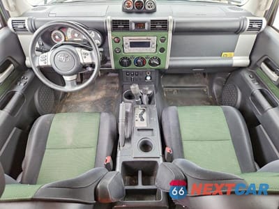 Zdjęcie 8 z 12 samochodu: 2011 TOYOTA FJ CRUISER BASE VIN:JTEBU4BFXBK112202 - miniatura