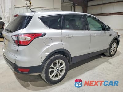Trzecie zdjęcie samochodu z tyłu: 2017 FORD ESCAPE SE VIN:1FMCU0GD1HUA40677 - miniatura