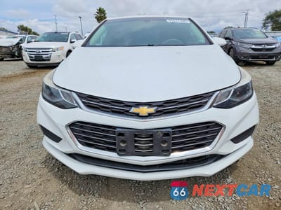 Piąte zdjęcie samochodu w środku: 2018 CHEVROLET CRUZE LT VIN:1G1BE5SM5J7240167 - miniatura