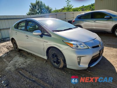 Czwarte zdjęcie samochodu z boku: 2015 TOYOTA PRIUS TWO VIN:JTDKN3DU0F1875901 - miniatura