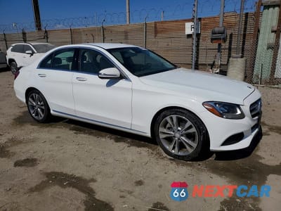 Czwarte zdjęcie samochodu z boku: 2016 MERCEDES-BENZ C 300 VIN:55SWF4JB2GU130808 - miniatura