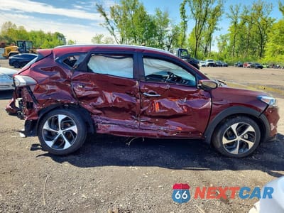 Czwarte zdjęcie samochodu z boku: 2017 HYUNDAI TUCSON LIMITED VIN:KM8J3CA27HU364798 - miniatura