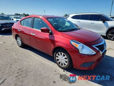 Czwarte zdjęcie samochodu z boku: 2019 NISSAN VERSA SV VIN:3N1CN7AP4KL822103 - miniatura