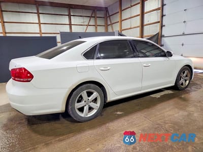 Trzecie zdjęcie samochodu z tyłu: 2013 VOLKSWAGEN PASSAT SE VIN:1VWBP7A32DC012352 - miniatura