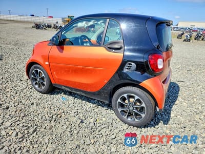 Drugie zdjęcie samochodu z przodu: 2016 SMART FORTWO VIN:WMEFJ5DA7GK051762 - miniatura