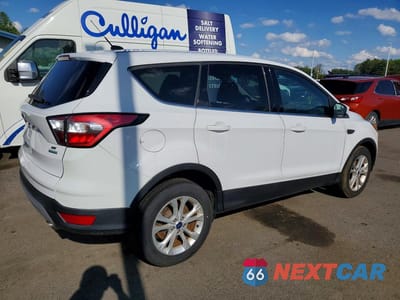 Trzecie zdjęcie samochodu z tyłu: 2017 FORD ESCAPE SE VIN:1FMCU0GD8HUE37822 - miniatura