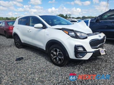 Czwarte zdjęcie samochodu z boku: 2020 KIA SPORTAGE LX VIN:KNDPMCAC9L7670395 - miniatura