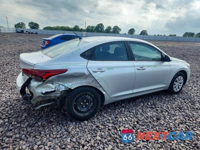 Trzecie zdjęcie samochodu z tyłu: 2022 HYUNDAI ACCENT SE VIN:3KPC24A65NE167731 - miniatura