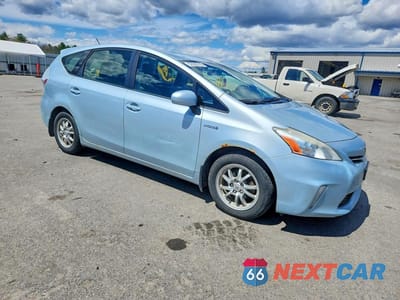 Czwarte zdjęcie samochodu z boku: 2012 TOYOTA PRIUS V THREE VIN:JTDZN3EU0C3035081 - miniatura