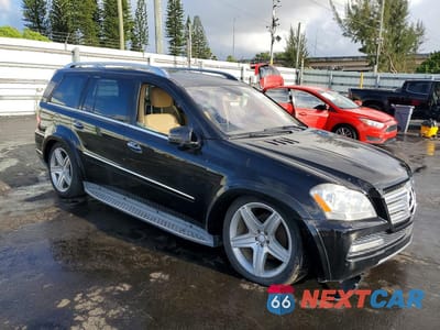 Czwarte zdjęcie samochodu z boku: 2011 MERCEDES-BENZ GL 550 4MATIC VIN:4JGBF8GEXBA739411 - miniatura