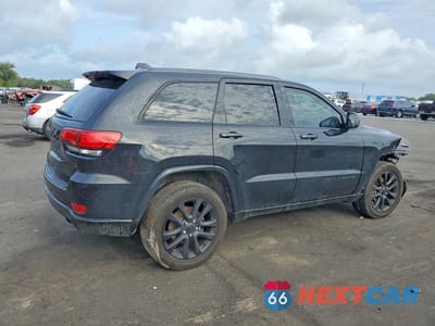 Trzecie zdjęcie samochodu z tyłu: 2020 JEEP GRAND CHEROKEE LAREDO VIN:1C4RJFAG4LC234499 - miniatura