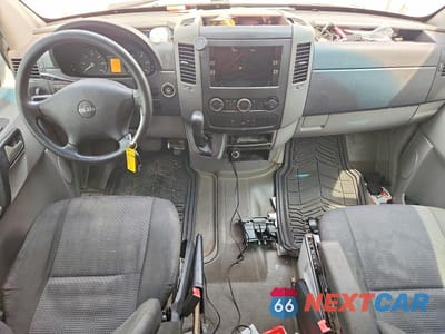 Zdjęcie 8 z 12 samochodu: 2012 MERCEDES-BENZ SPRINTER VIN:WDRPE8CC0C5628202 - miniatura