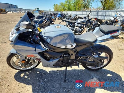 Trzecie zdjęcie samochodu z tyłu: 2019 SUZUKI GSX-R600 VIN:JS1GN7FA8K7100442 - miniatura