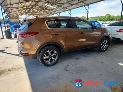 Trzecie zdjęcie samochodu z tyłu: 2021 KIA SPORTAGE LX VIN:KNDPMCAC1M7922142 - miniatura