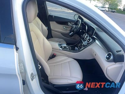 Piąte zdjęcie samochodu w środku: 2015 MERCEDES-BENZ C 300 4MATIC VIN:55SWF4KB4FU037530 - miniatura
