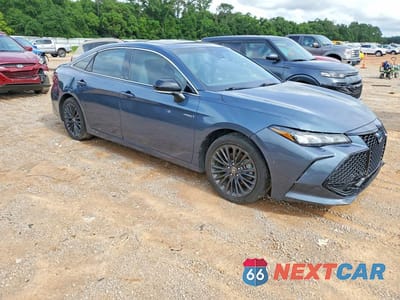 Czwarte zdjęcie samochodu z boku: 2021 TOYOTA AVALON XSE VIN:4T1EA1AB8MU007149 - miniatura