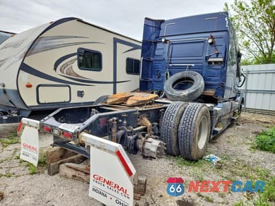 Czwarte zdjęcie samochodu z boku: 2016 VOLVO VNL SEMI TRUCK VIN:4V4NC9EH2GN931729 - miniatura