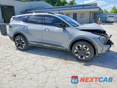 Czwarte zdjęcie samochodu z boku: 2023 KIA SPORTAGE X LINE VIN:5XYK6CAF2PG052360 - miniatura