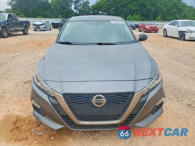 Piąte zdjęcie samochodu w środku: 2019 NISSAN ALTIMA SR VIN:1N4BL4CV1KC134537 - miniatura