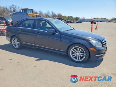 Czwarte zdjęcie samochodu z boku: 2014 MERCEDES-BENZ C 300 4MATIC VIN:WDDGF8AB6ER310352 - miniatura