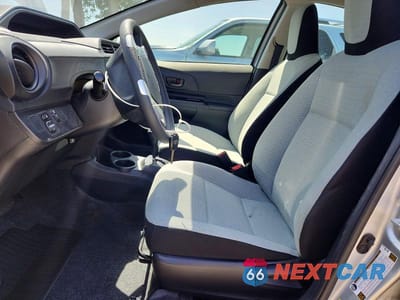 Zdjęcie 7 z 12 samochodu: 2016 TOYOTA PRIUS C ONE VIN:JTDKDTB33G1590592 - miniatura